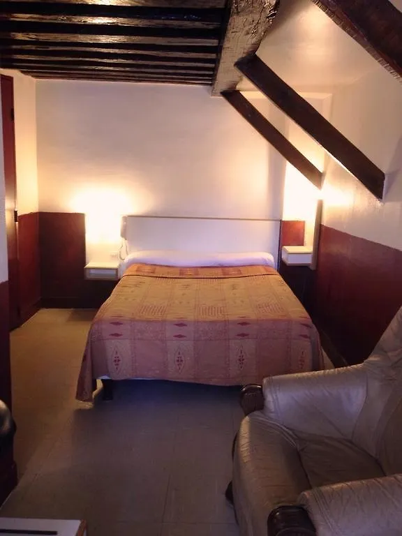 Hotel Du Pont Neuf Paris