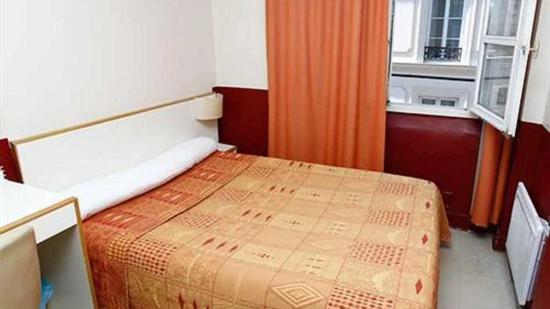 Hotel Du Pont Neuf Paris